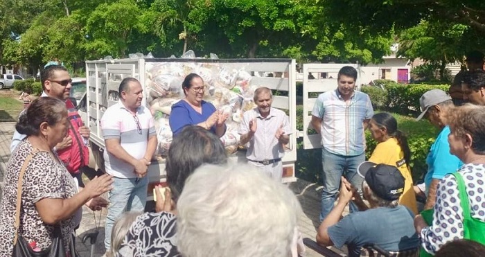 IAAM y Sebiinsom entregaron despensas a 250 personas adultas mayores y con discapacidad, en Manzanillo