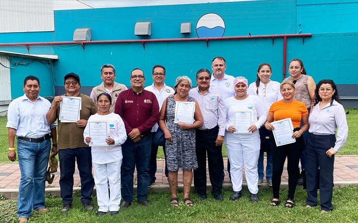 Personal de GrupoMar recibe certificados de IEEA Colima, por concluir nivel de estudios