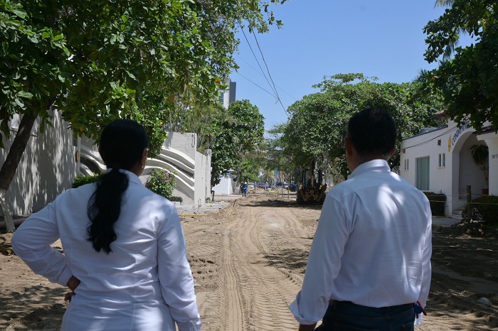 Griselda Martínez arranca los trabajos de intervención en calle del Mar en Las Brisas