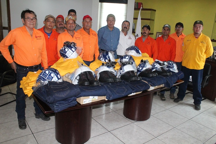 Brigada Estatal de Manejo de Fuego en Colima recibe equipo de protección personal