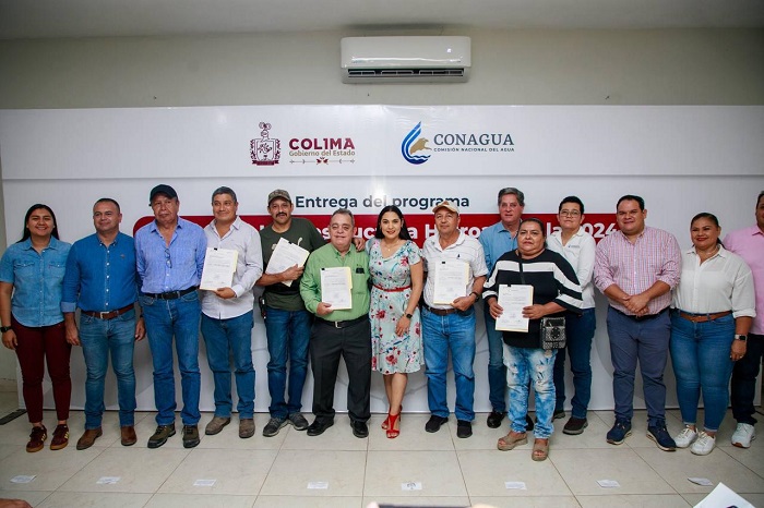 Gobierno de Colima entrega apoyos de Infraestructura Hidroagrícola a productores en Tecomán