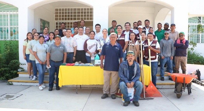 DIF Estatal Colima y UdeC realizan brigada de limpieza en el Cedeco de Mirador de la Cumbre