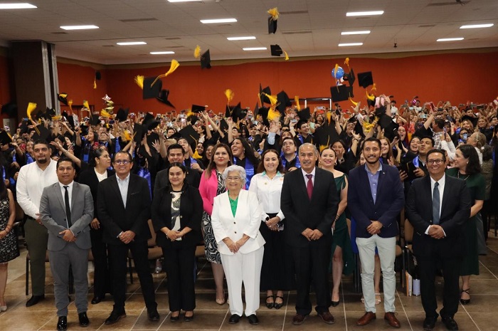 Secretario de Educación y Cultura encabeza graduación de licenciaturas en el Isenco
