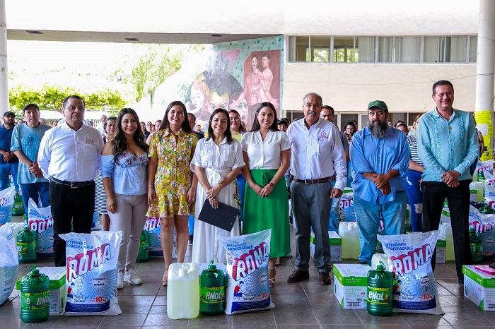 Gobierno de Colima inicia entrega de 799 kits de limpieza a escuelas de educación básica