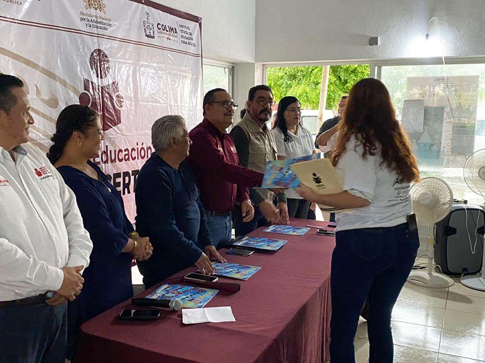 IEEA entrega 38 certificados a personas que terminan educación básica, en La Villa