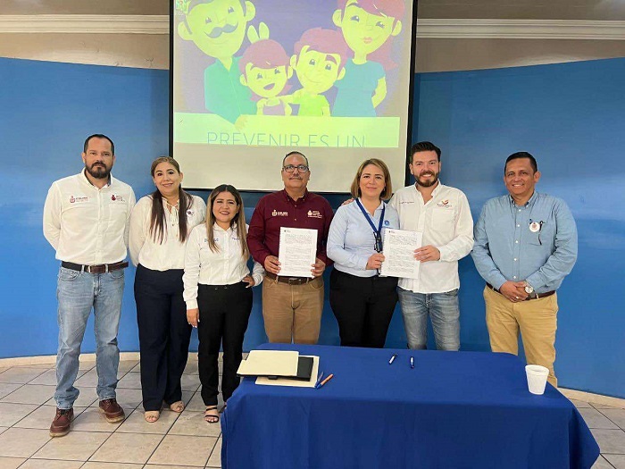 IEEA firma convenio con La Guadalupana Casa Funeral y entrega de 3 certificados a personal de la empresa