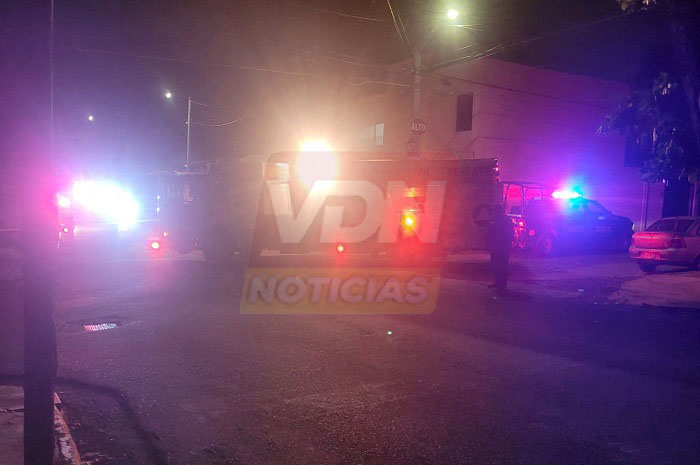 En el Moralete, de Colima, incendian camión de transporte de personal