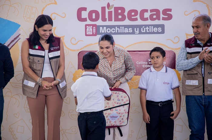 Gobernadora continúa la entrega de ‘ColiBecas Mochilas y Útiles’, este martes en Minatitlán y Manzanillo