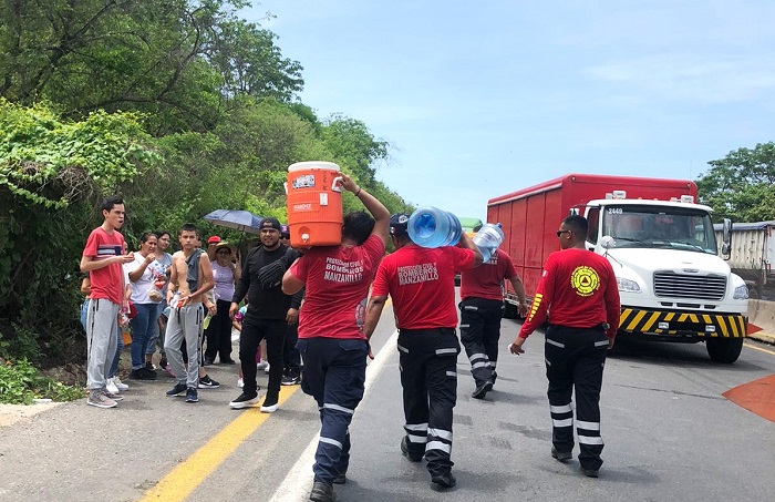 Griselda Martínez anuncia rescate de personas varadas en los ingresos viales hacia Manzanillo
