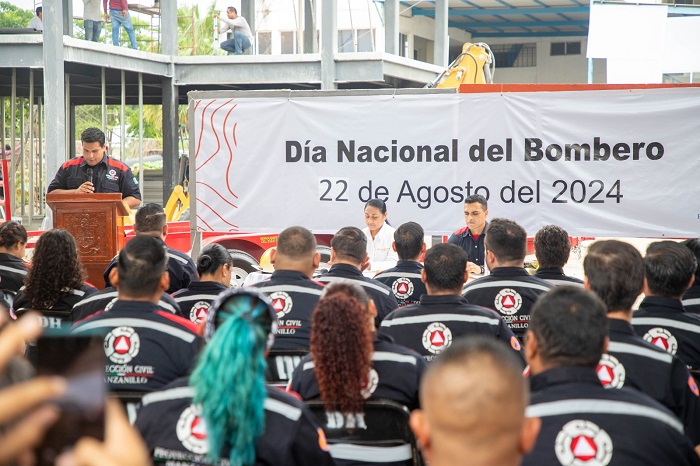 Griselda Martínez reconoce labor de bomberos