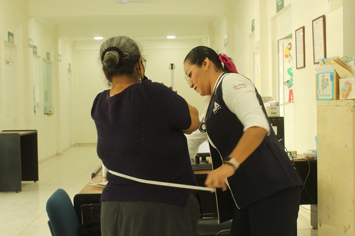 Alimentación y ejercicio es fundamental para las personas mayores: Salud Colima