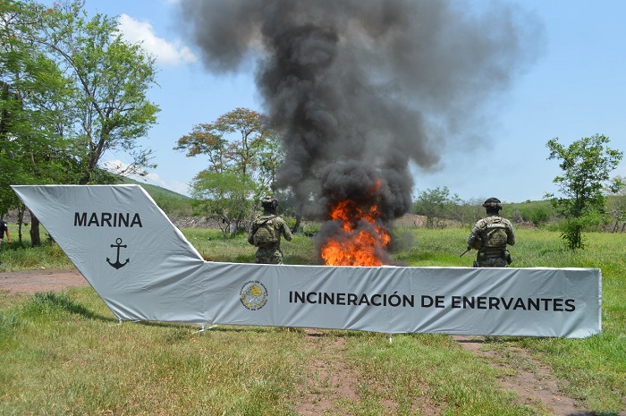 Marina y la Fiscalía General de la República incineran 100 kilogramos de cocaína en Manzanillo