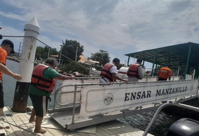 Marina rescata a tres personas de una embarcación menor en inmediaciones de la Bahía de Manzanillo