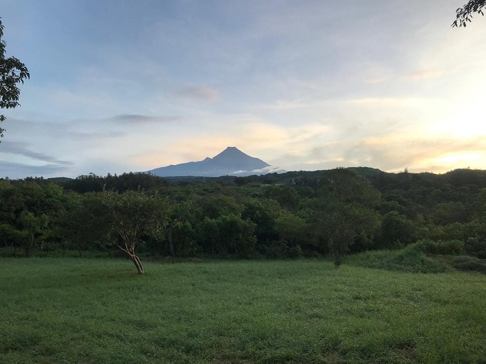 Volcán de Colima registró tres sismos y un derrumbe la última semana