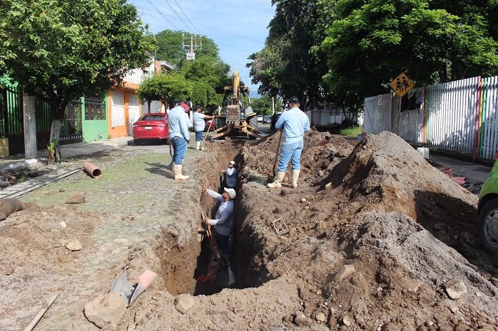 CIAPACOV sustituye 48 metros de red de drenaje en la colonia Fovissste en Colima