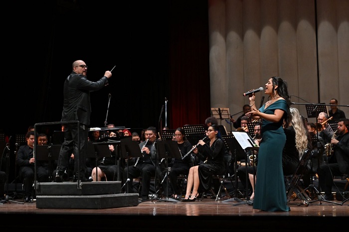 Ofrecen espectacular concierto de despedida al director de la Sinfónica del Gobierno del Estado de Colima