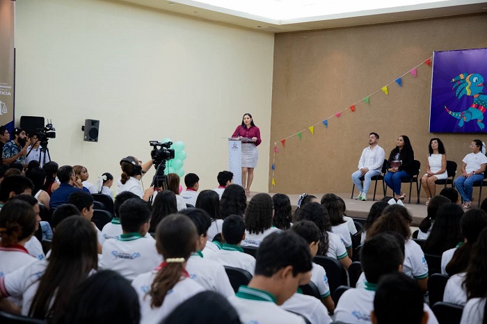 Indira: Gobierno Colima trabaja para que infancias y juventudes vivan tranquilos, seguros y sus voces sean tomadas en cuenta