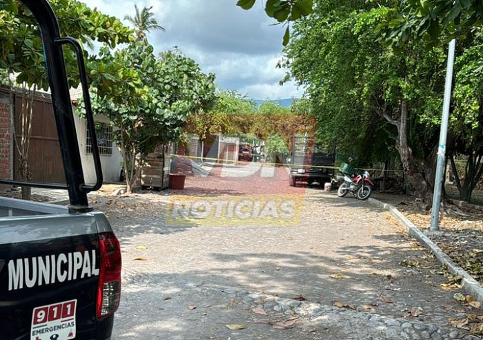 Localizan cadáver envuelto en plástico en la colonia Griselda Álvarez, en Tecomán