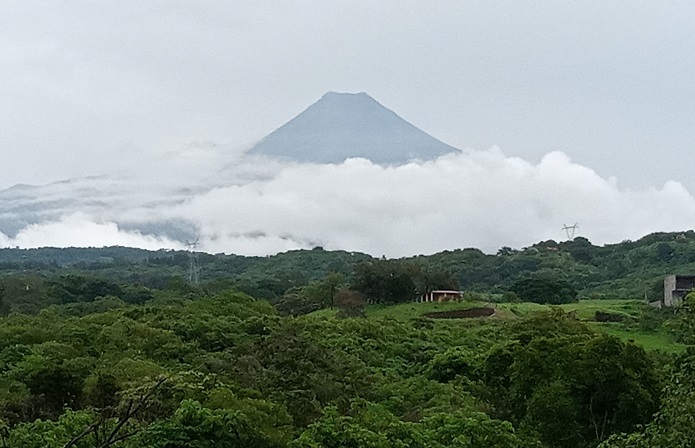 En calma el Volcán de Colima; registró un sismo y tres derrumbes la semana más reciente