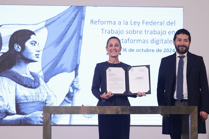 Presidenta Claudia Sheinbaum firma iniciativa de reforma para asegurar derechos a trabajadores de plataformas digitales en el país