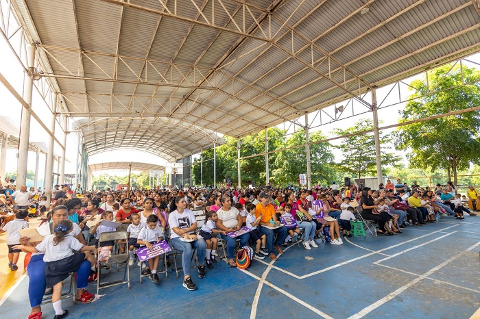 Gobierno de Colima continúa entrega de Mi ColiBeca para Empezar en Manzanillo; este miércoles la reciben más de 4 mil estudiantes