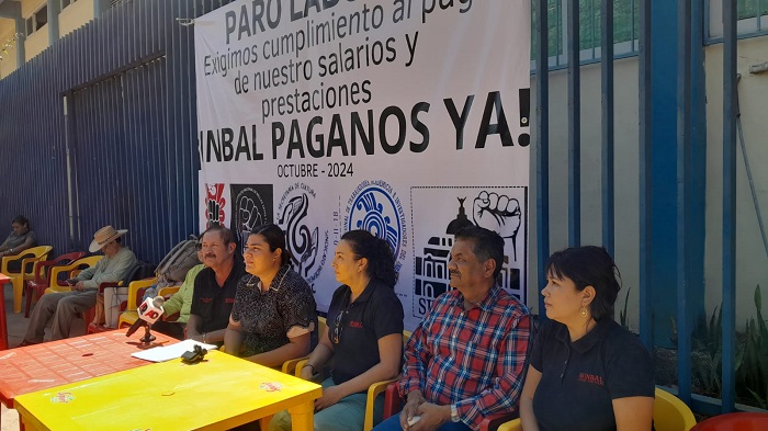 Docentes y administrativos del CEDART en Colima realizan paro laboral para exigir el pago de salarios y prestaciones