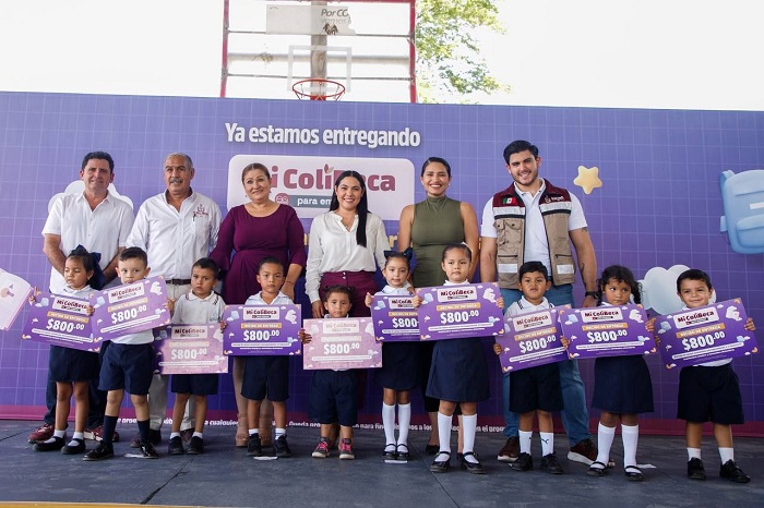 Indira Vizcaíno inicia entrega de MiColiBeca para Empezar, en Coquimatlán; se invierten en total 140 mdp