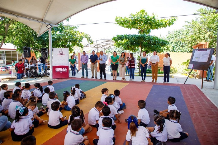 Indira Vizcaíno entregó dos aulas en jardín de niños en Coquimatlán; se invirtieron más de 2 mdp