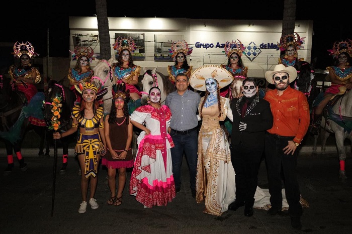 Encabeza Riult Rivera Caravana del Recuerdo por las principales calles de la ciudad