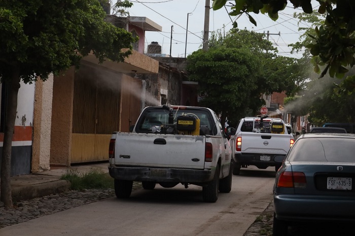 Salud Colima fumiga contra el dengue este viernes en Manzanillo, Armería, Comala y Coquimatlán