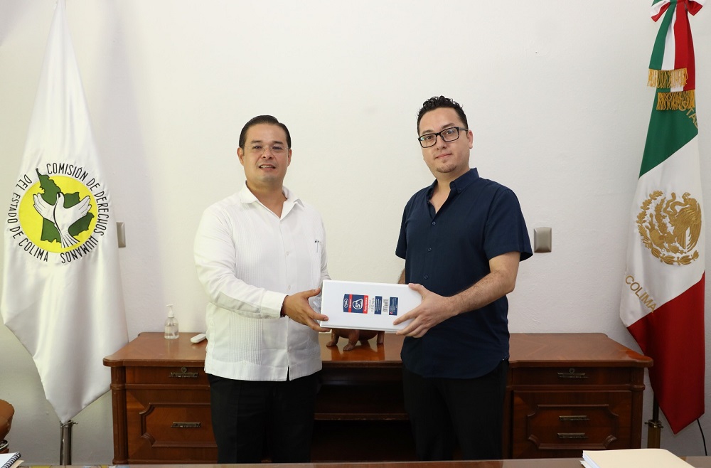 Formalizan Manuel Vega y Roberto Ramírez entrega-recepción de la CDHEC