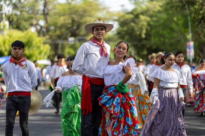 Más de 7 mil colimenses participan en el desfile del 114 Aniversario de la Revolución Mexicana