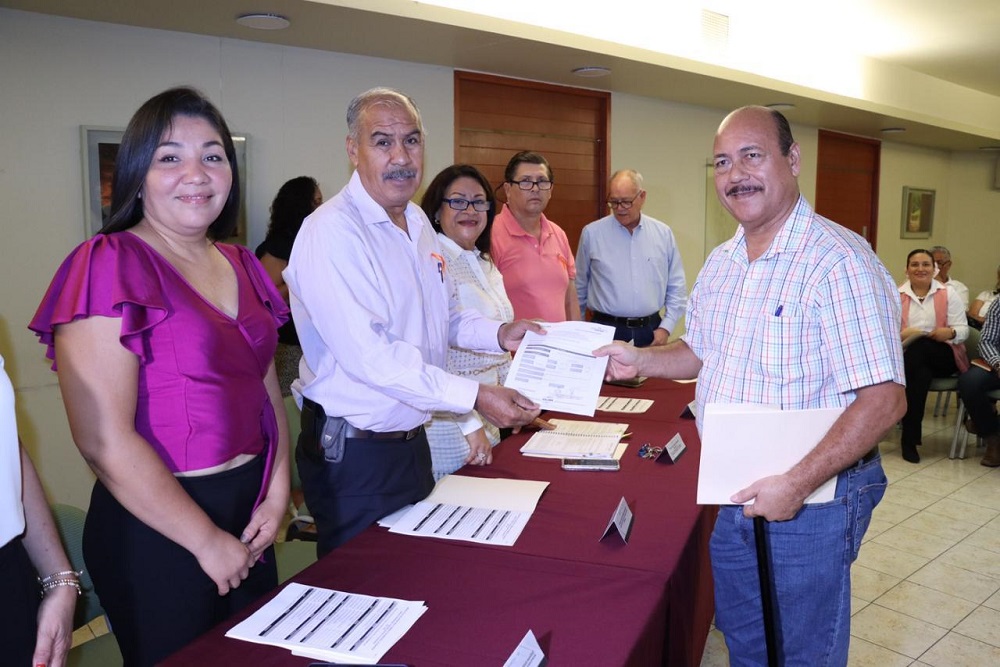 Gobierno de Colima entrega 28 plazas para funciones directivas y de supervisión en Educación Básica