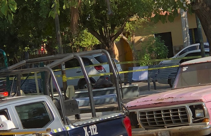 En el jardín de la Albarrada, en Colima, localizan cartulina con mensaje amenazante