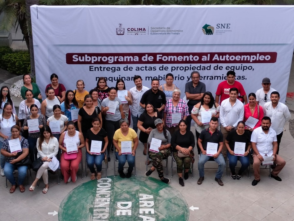 Gobierno Colima entrega actas de propiedad para 39 proyectos beneficiados con Fomento al Autoempleo