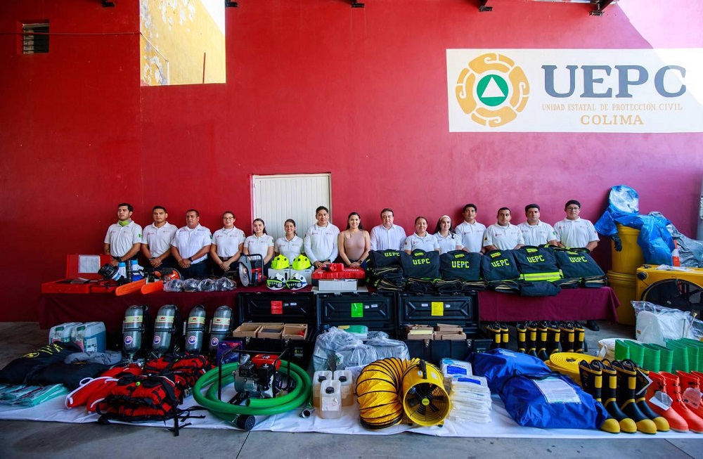 Gobernadora Indira Vizcaíno entrega equipamiento a la Unidad Estatal de Protección Civil