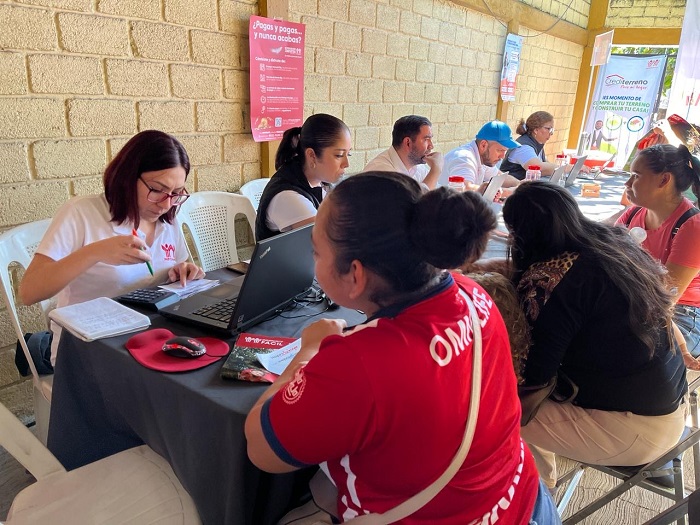 INFONAVIT acerca soluciones de pago a derechohabientes colimenses