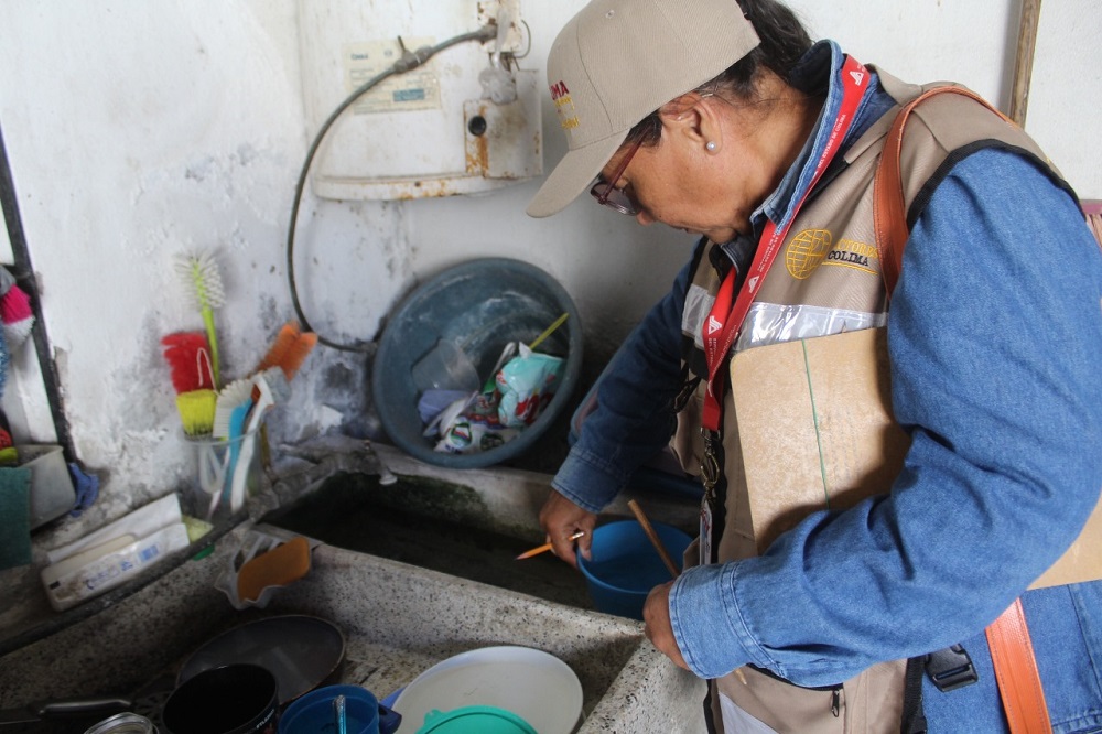 Salud Colima mantiene control larvario contra el dengue en 5 municipios de riesgo