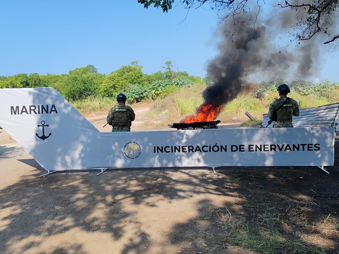 Marina y FGR incineran diversos estupefacientes en Manzanillo