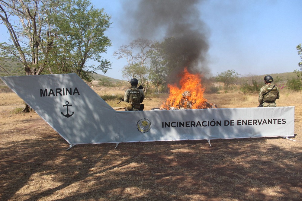 Marina en coordinación con la Fiscalía General de la República, incinera diversos estupefacientes en Manzanillo
