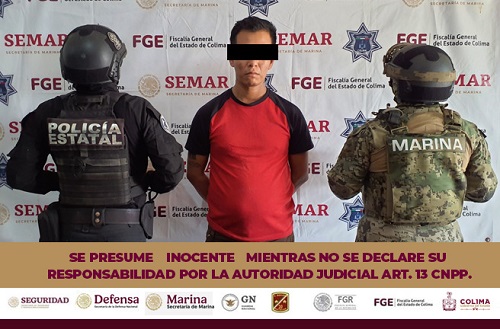 Policía Estatal y Marina detienen a un masculino con orden de aprehensión, en Colima