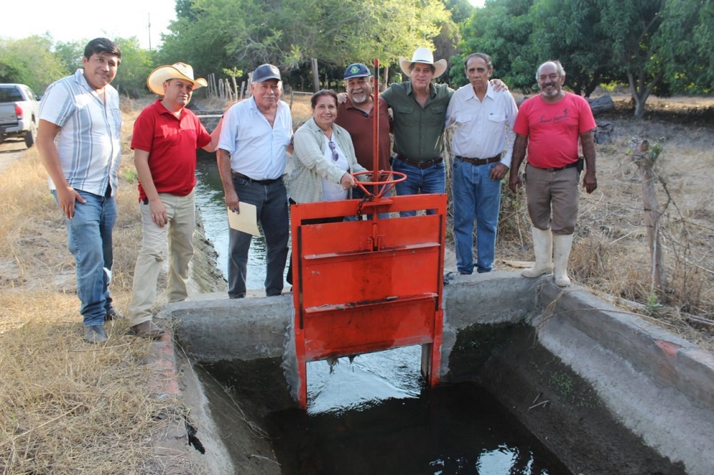 Subseder supervisa sustitución de compuertas en canales de la Unidad de Riego del Valle de Armería