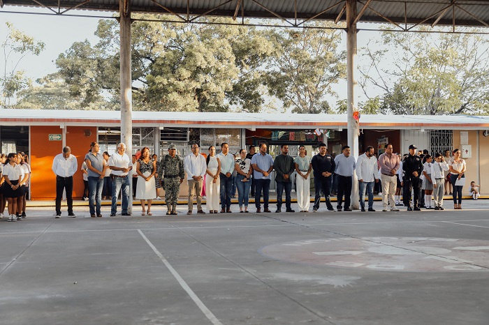 Armando Reyna encabeza Ceremonia Cívica Mensual en la Esc. Primaria Miguel Gómez Sandoval