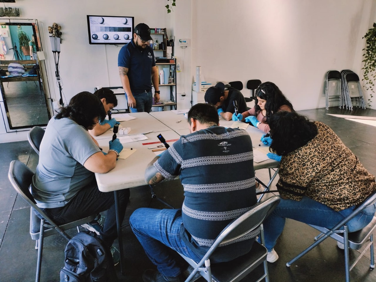 Trabajo Colima impulsa el autoempleo con el primer curso gratuito de tatuajes