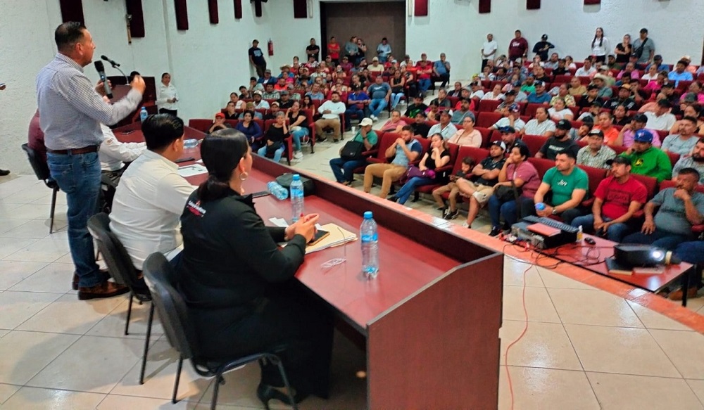 Gobierno de Colima se reúne con trabajadores agrícolas del Programa México-Canadá