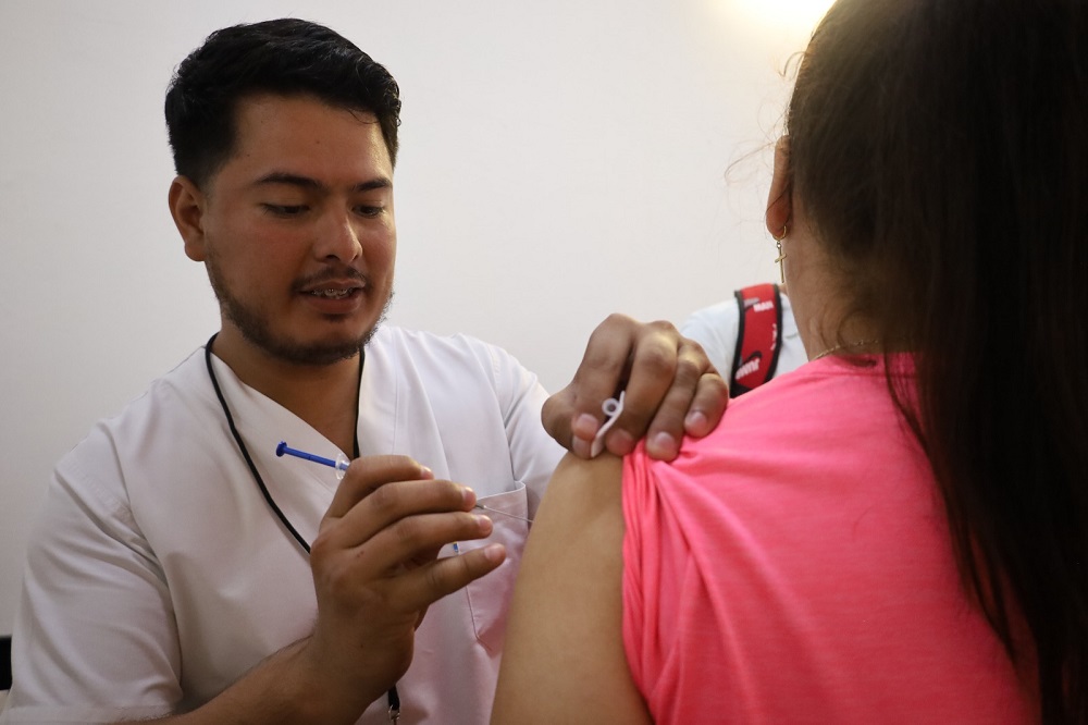 Sector Salud lleva 64% de avance en vacunación contra influenza en el estado de Colima