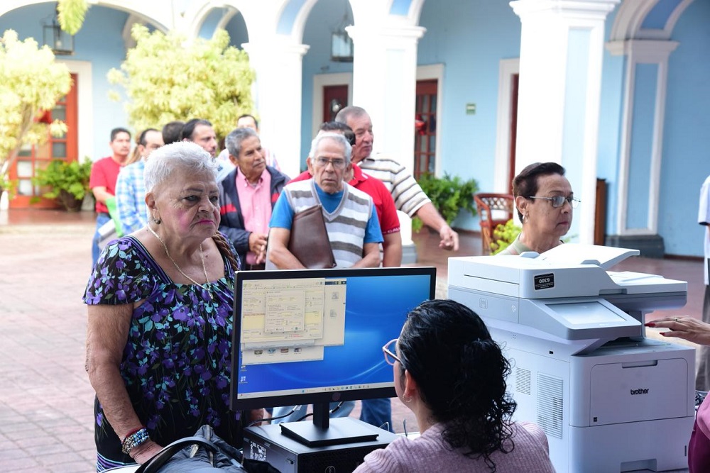 Riult Rivera, ordenó instalar módulo de atención en el patio central de la Presidencia Municipal, para quienes acudan a pagar el predial