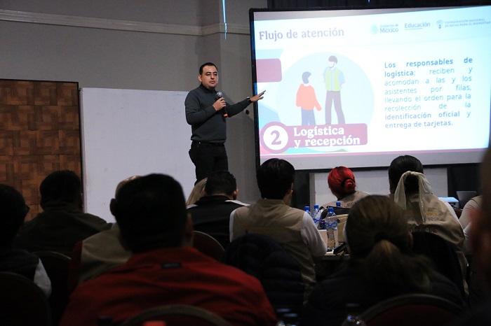 Julio León lidera capacitaciones a miles de Servidoras y Servidores de la Educación en seis estados del país