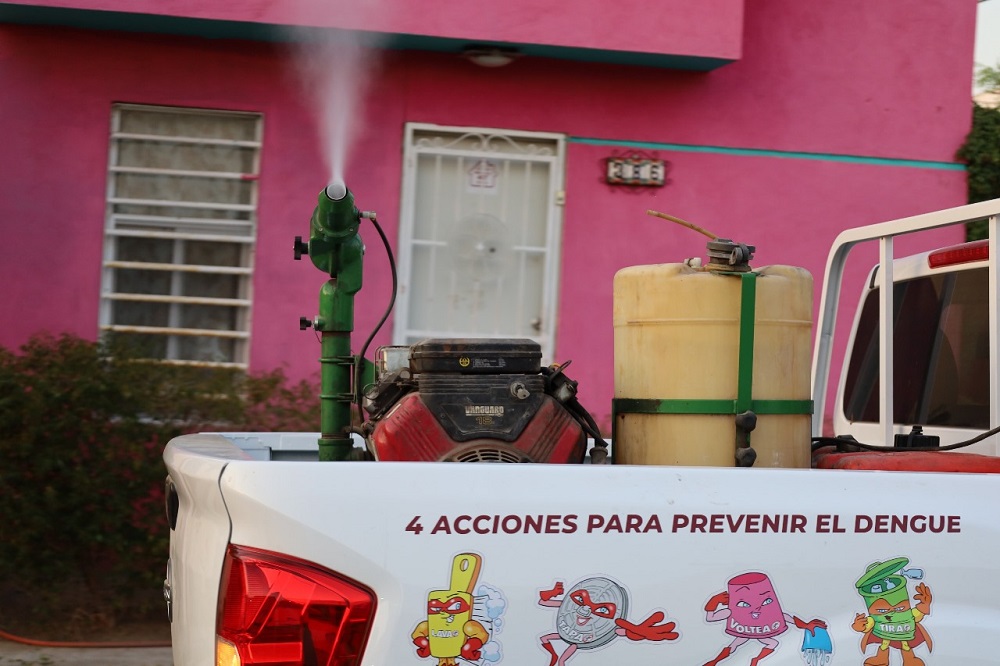Salud Colima prosigue la fumigación contra el dengue en Manzanillo y Colima