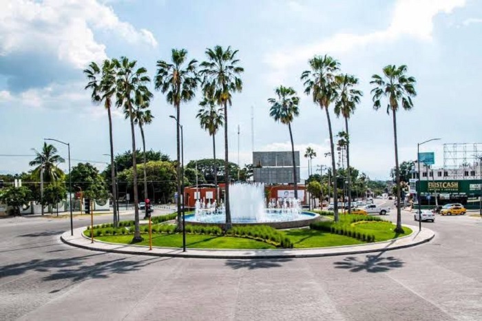 Ayuntamiento de Colima renombra la glorieta monumental a «Maestra Griselda Álvarez Ponce de León”